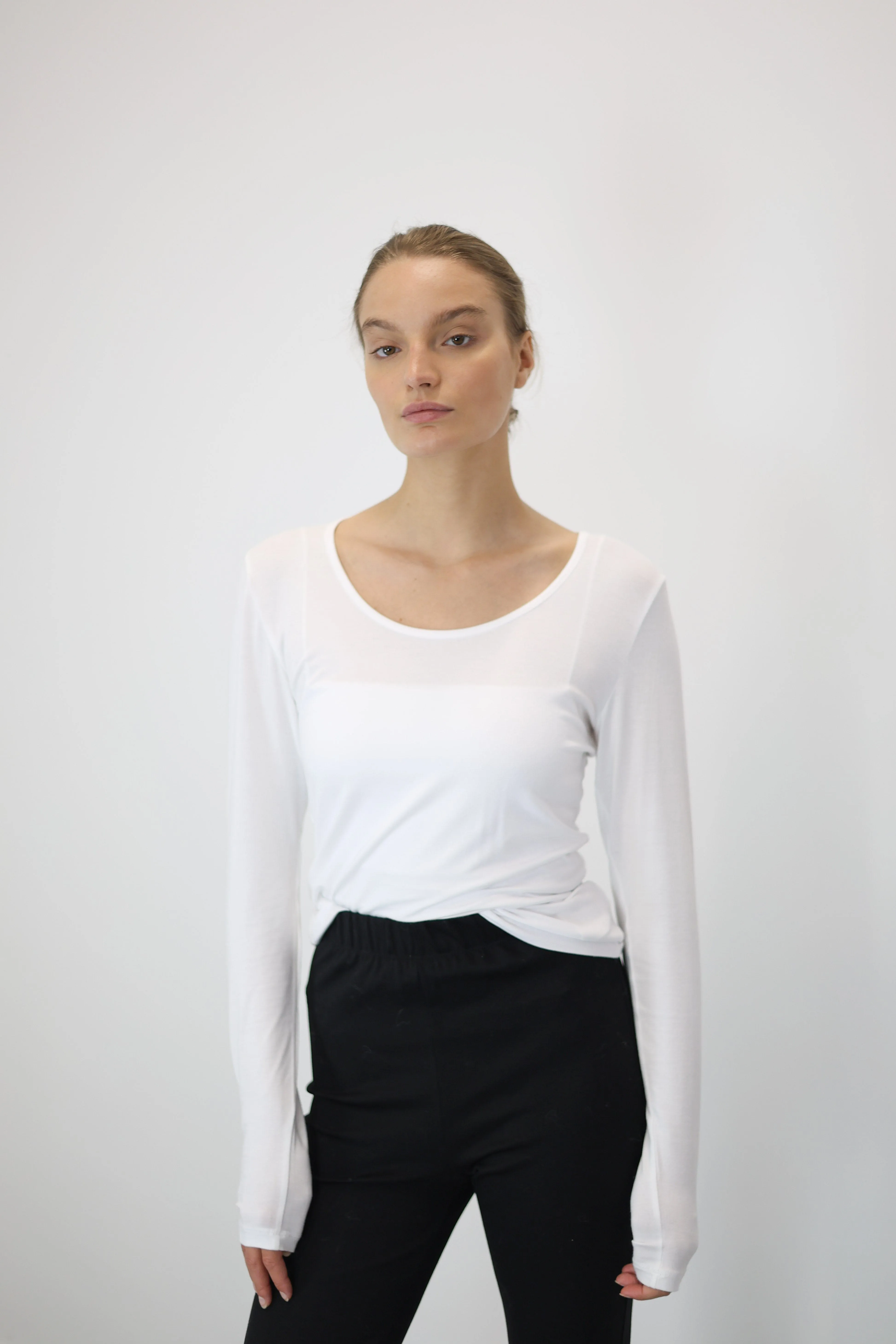 DAMY STRETCHY ROUND NECK TEE