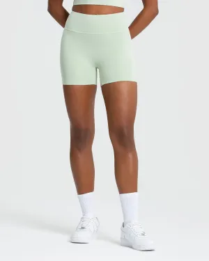 Essential Shorts | Tea Green