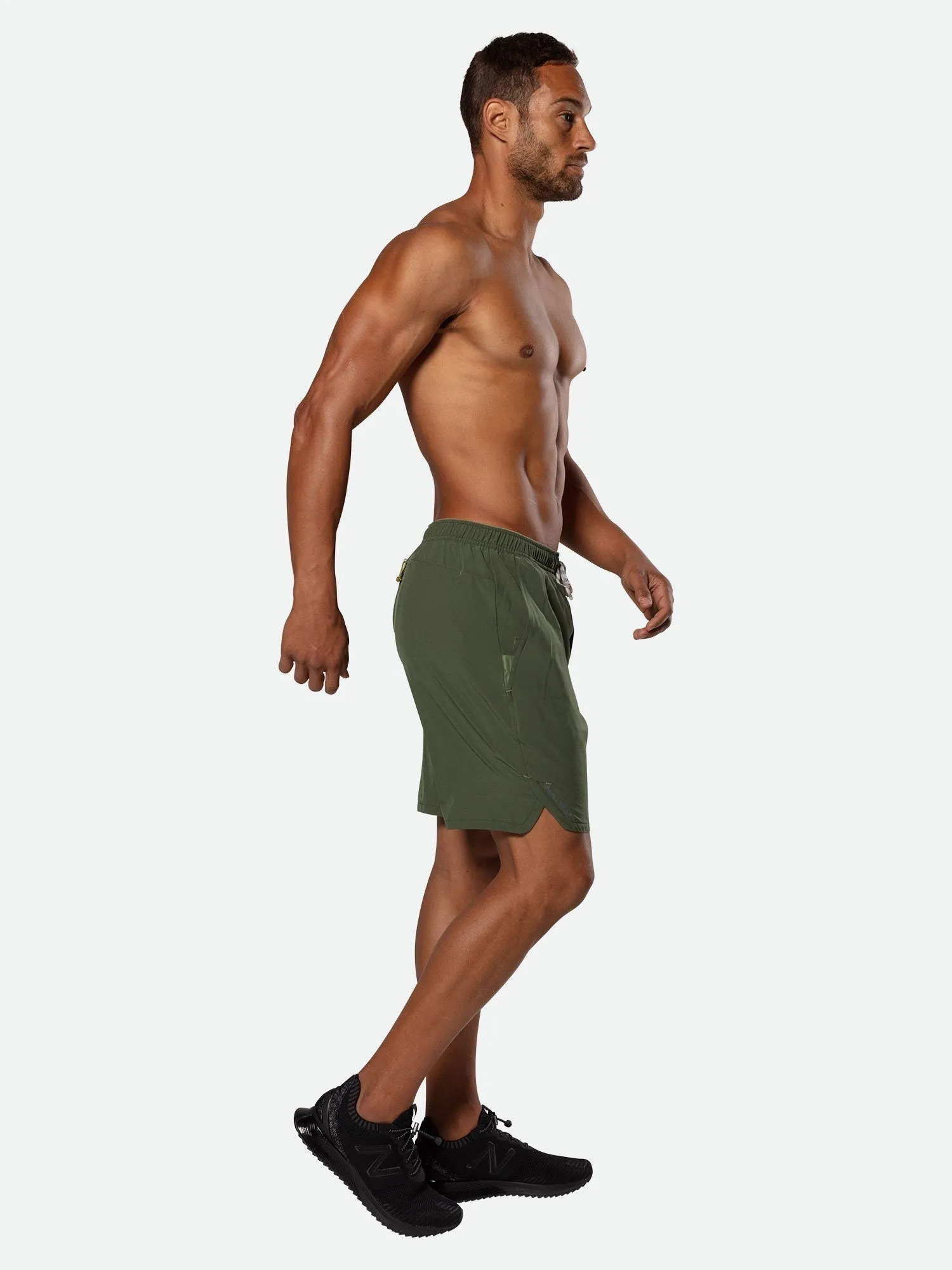 Men's Essential 9" Shorts